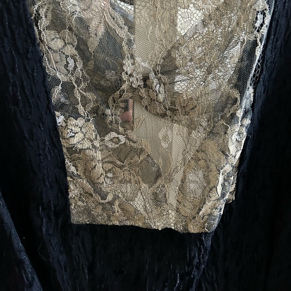 Women’s unique open backed dress - Picture 2 of 4